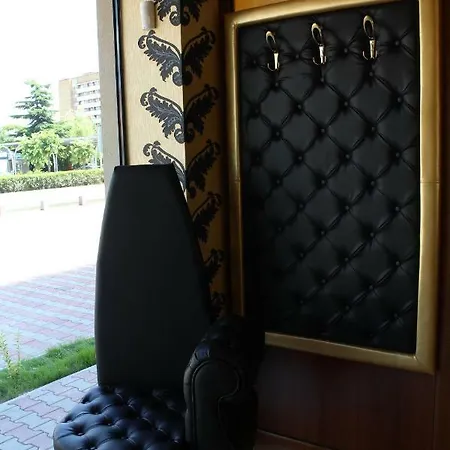 Hotel Red House *