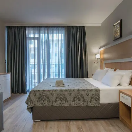 Hotel Red House *