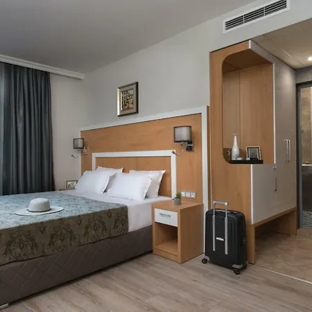 Hotel Red House *